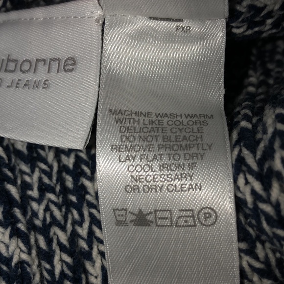 Liz Claiborne Turtleneck Sweater - Picture 5 of 5